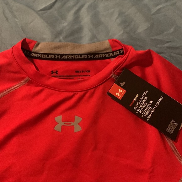 Red Under Armour sweatshirt - Picture 2 of 6